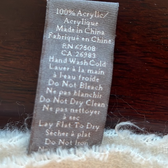 Vince Camuto blanket scarf - Picture 3 of 5